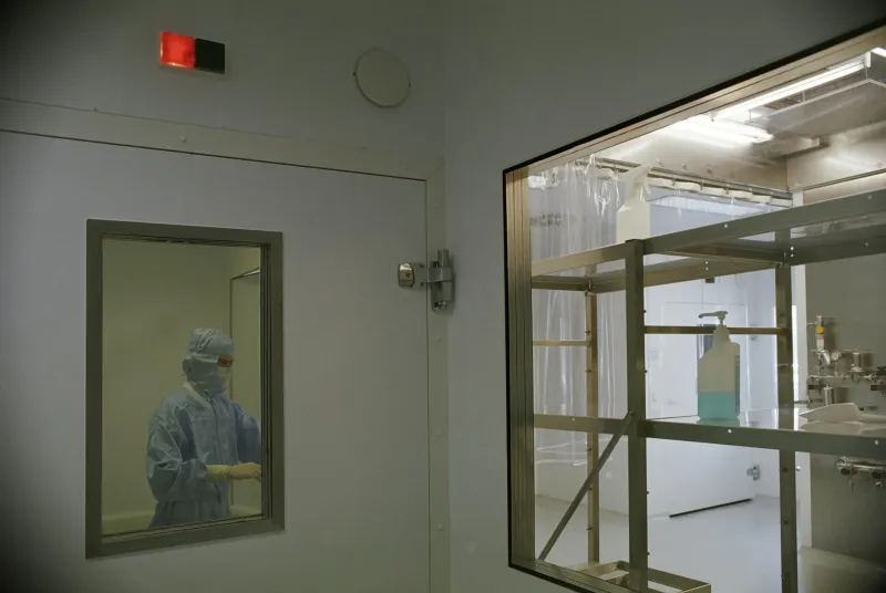 The Doctor Who Saved His Own Life With a Mirror and a Scalpel in the World's Loneliest Place